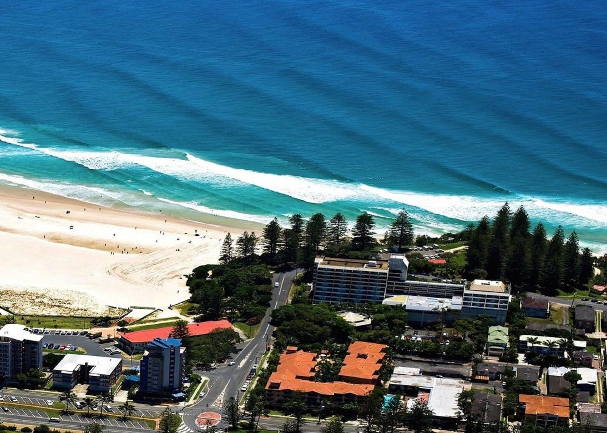 Komune Resort And Beach Club Greenmount Beach Coolangatta Exterior photo